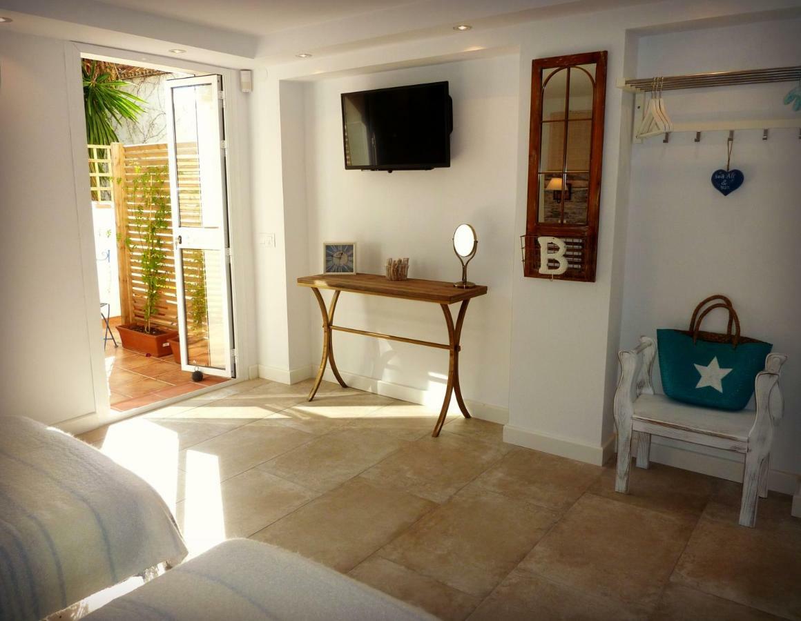 Villa Breeze Boutique Guest Rooms, Marbella Ситио-де-Калаонда Экстерьер фото